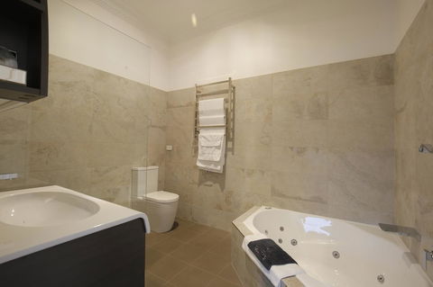 Romanz In The Valley (Luxury B&B) - Accommodation NSW 4