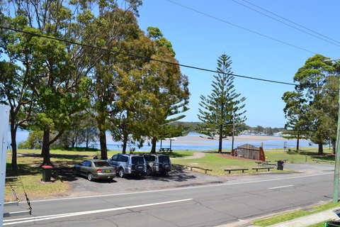 Sundial Holiday Units - Accommodation NSW 7