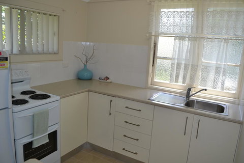 Sundial Holiday Units - Accommodation NSW 18