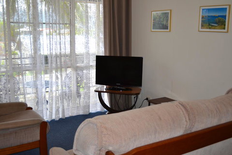 Sundial Holiday Units - Accommodation NSW 36