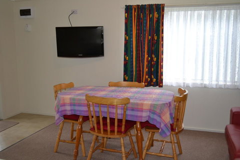 Sundial Holiday Units - Accommodation NSW 33