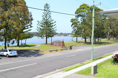 Sundial Holiday Units - Accommodation NSW 10