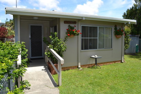 Sundial Holiday Units - Accommodation NSW 8