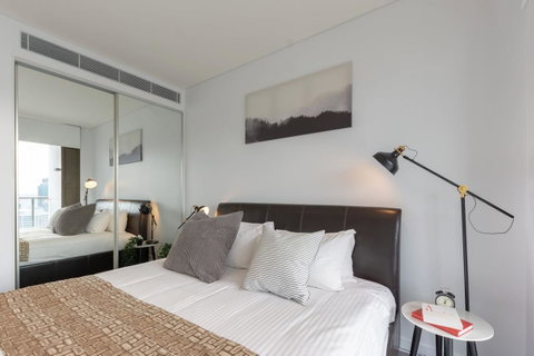 High Rise Apt In Heart Of Sydney Wt Harbour View - Accommodation NSW 17