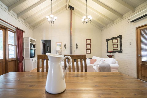 Thistle Hill Guesthouse - Walk To Many Wineries And Restaurants - Accommodation NSW 30