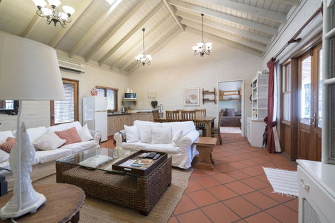 Thistle Hill Guesthouse - Walk To Many Wineries And Restaurants - Accommodation NSW 34