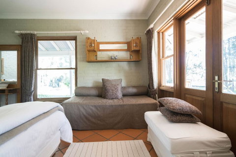 Thistle Hill Guesthouse - Walk To Many Wineries And Restaurants - Accommodation NSW 39