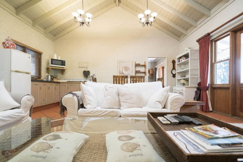 Thistle Hill Guesthouse - Walk To Many Wineries And Restaurants - Accommodation NSW 29