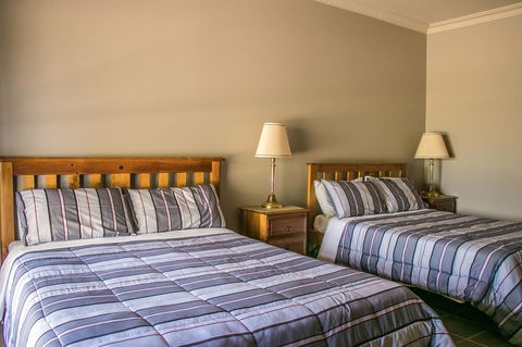 Ironstone Estate Lovedale - Accommodation NSW 11