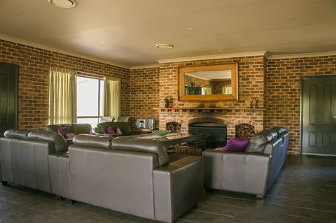 Ironstone Estate Lovedale - Accommodation NSW 2