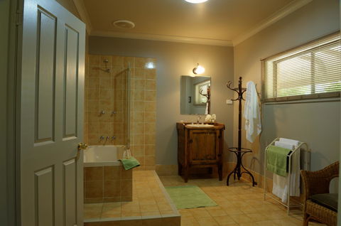 Ironstone Estate Lovedale - Accommodation NSW 32