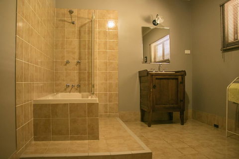 Ironstone Estate Lovedale - Accommodation NSW 10