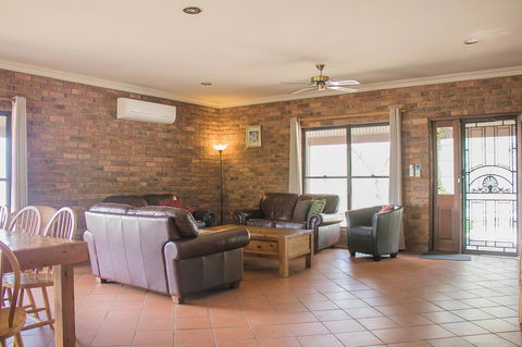 Ironstone Estate Lovedale - Accommodation NSW 18