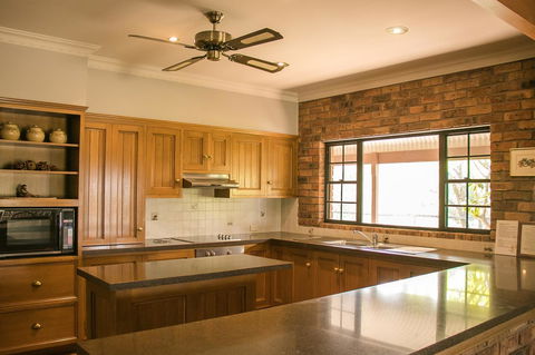 Ironstone Estate Lovedale - Accommodation NSW 4