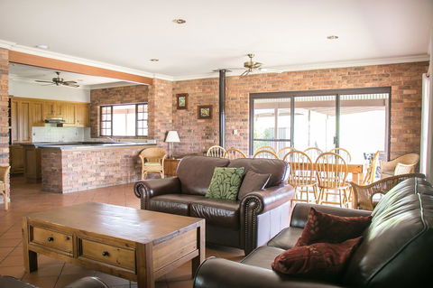 Ironstone Estate Lovedale - Accommodation NSW 19
