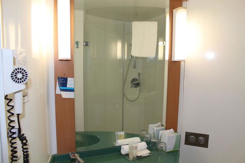 Ibis Newcastle - Accommodation NSW 11