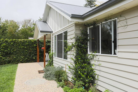Armidale Cottage - House 2 - Accommodation NSW 2