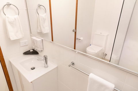 Sapphire Waters Motor Inn - Accommodation NSW 2