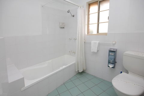 Sapphire Waters Motor Inn - Accommodation NSW 18