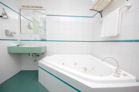 Sapphire Waters Motor Inn - Accommodation NSW 7