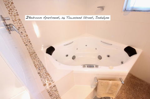 Full Circle Apartments - Accommodation NSW 27