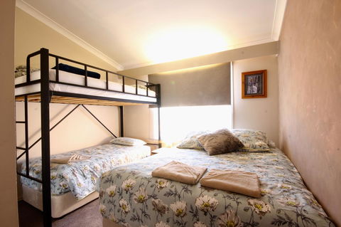 Full Circle Apartments - Accommodation NSW 4