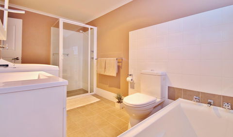 Full Circle Apartments - Accommodation NSW 20