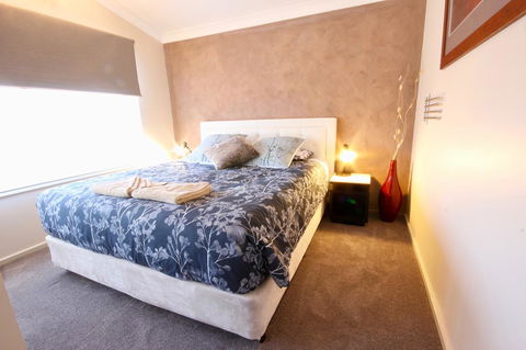 Full Circle Apartments - Accommodation NSW 2