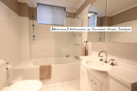 Full Circle Apartments - Accommodation NSW 13