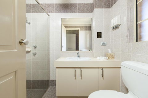 Grand Manor Motor Inn - Accommodation NSW 9