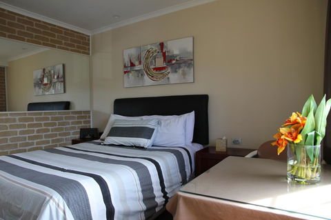 Grand Manor Motor Inn - Accommodation NSW 4
