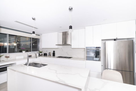 Luxury Villa Darlington - Vine - Accommodation NSW 2