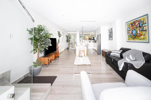 Luxury Villa Darlington - Vine - Accommodation NSW 1