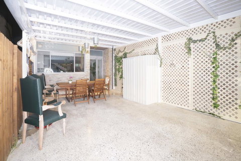 Luxury Villa Darlington - Vine - Accommodation NSW 18