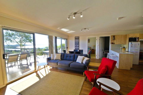 Coastwatch, 26 Comara Terrace - Accommodation NSW 4