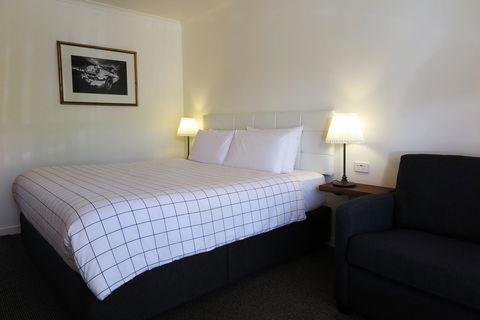 Summerhill Motor Inn - Accommodation NSW 1
