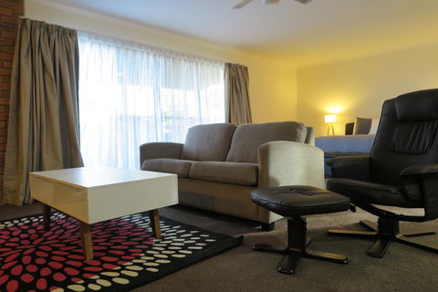 Summerhill Motor Inn - Accommodation NSW 40