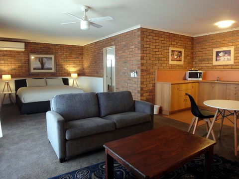 Summerhill Motor Inn - Accommodation NSW 35