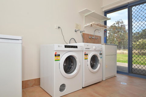 JE Guesthouse, Central To All The Hunter Valley Has To Offer - Accommodation NSW 38