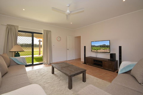 JE Guesthouse, Central To All The Hunter Valley Has To Offer - Accommodation NSW 4