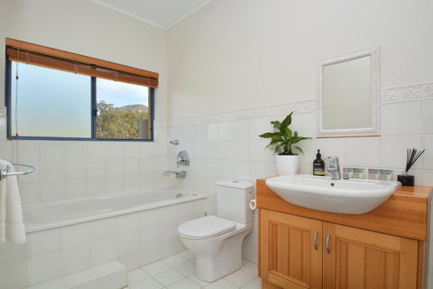 JE Guesthouse, Central To All The Hunter Valley Has To Offer - Accommodation NSW 23