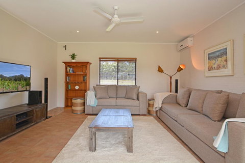 JE Guesthouse, Central To All The Hunter Valley Has To Offer - Accommodation NSW 3