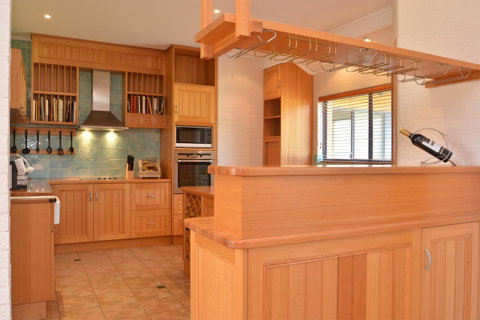 JE Guesthouse, Central To All The Hunter Valley Has To Offer - Accommodation NSW 11