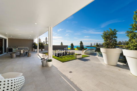Belle Vue- Penthouse At Black Beach - Accommodation NSW 2