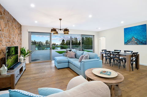 Belle Vue- Penthouse At Black Beach - Accommodation NSW 5