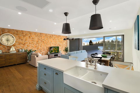 Belle Vue- Penthouse At Black Beach - Accommodation NSW 4