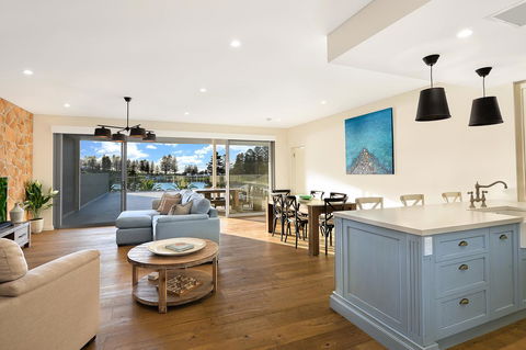 Belle Vue- Penthouse At Black Beach - Accommodation NSW 3