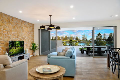 Belle Vue- Penthouse At Black Beach - Accommodation NSW 1