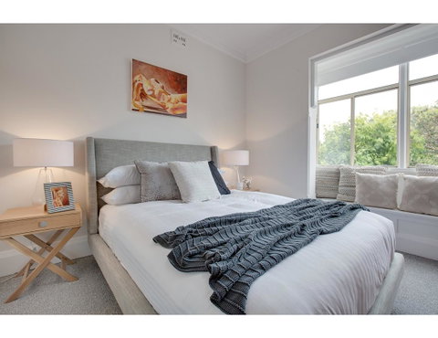 Large, Stylish And Quiet Penthouse Steps From Surf - Accommodation NSW 10