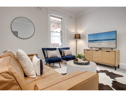 Large, Stylish And Quiet Penthouse Steps From Surf - Accommodation NSW 6